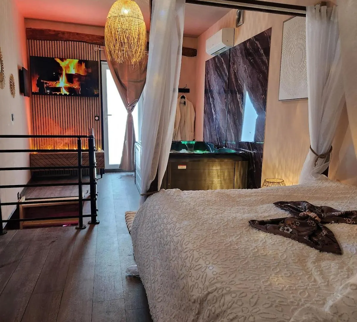 Loveroom Romantique La Mure contacts